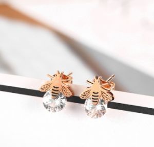 TT3377 - Bông tai titan ong kẹp đá trắng