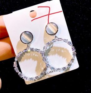 tròn rỗng đá zircon