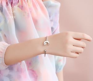 TT4637 - Vòng tay titan cuff trăng sao (màu trắng)