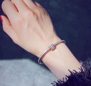 TT4726 - Vòng tay titan ống tròn 3 hàng đá (màu trắng)