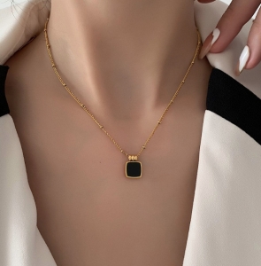 TTN4879 - Dây chuyền titan dây nối bi mặt vuông đen (màu vàng)