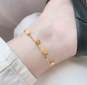 TTN4931 - Lắc chân titan tag tròn Lucky (màu vàng)