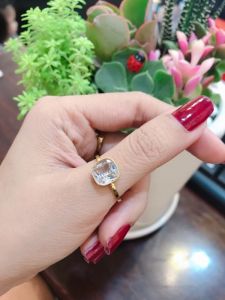 Nhẫn đá trắng
