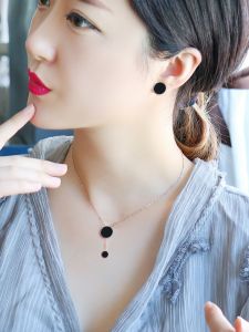 TT5412 - Set titan tròn đen viền hồng (bông tai & dây chuyền)