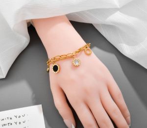 TTN4338 - Lắc tay titan xích la mã trắng đen (màu trắng/vàng)