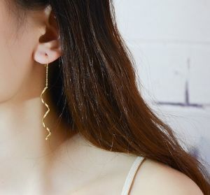 TT4376  - Bông tai titan xỏ dây gợn sóng (vàng)