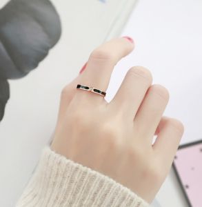 TT5649 - Nhẫn titan viền đen 1 hạt ( vàng hồng - size 5/6/7/8)