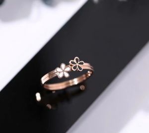 TT5696 - Set 2 nhẫn titan hoa đen trắng (vàng hồng - size 6/7/8)