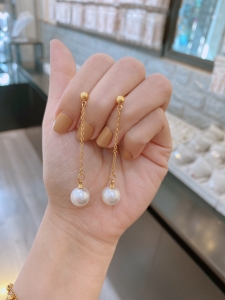 TTN5698 - Bông tai titan bi ngọc trai form dài (màu vàng)