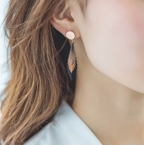 TT5829 - Bông tai titan lá tầng phối 3 màu (vàng hồng)