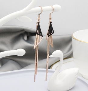 TT5861 - Bông tai titan tam giác phối màu 2 dây (vàng hồng)