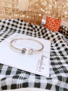 TTC5962 - Vòng tay titan cuff la mã đá đen trắng (màu trắng)