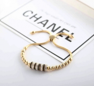 TT6043 - Lắc tay titan dây rút charm đen mix đá trắng (màu vàng)