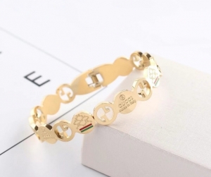 TTN6264 - Vòng tay titan họa tiết GC (màu vàng)