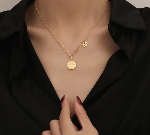 TT6305 - Dây chuyền titan chữ M (màu vàng)