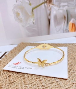 TTN6383 - Vòng tay titan bướm phun cát  bản xoắn (màu vàng)