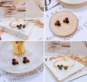TT6402 - Set titan Mlickey nơ đỏ (vòng tay, bông tai - màu vàng)