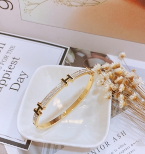TT6489 - Vòng tay titan H đen viền 2 hàng xoàn (màu vàng)