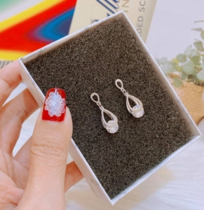 TTN6555 - Bông tai titan giọt nước kẹp đá (màu trắng)