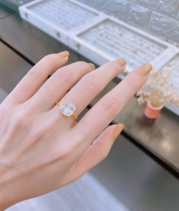 TTN6598 - Nhẫn titan đá vuông trắng (free size - màu vàng)