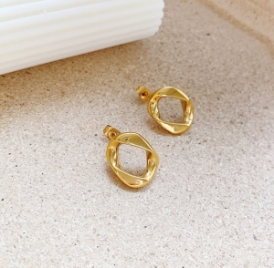 TTN6626 - Bông tai titan xích rỗng xoắn (màu vàng)