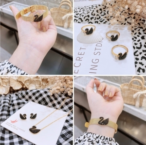 TT6644 - Set titan thiên nga đen (lắc tay, nhẫn, dây chuyền, bông tai - màu vàng)