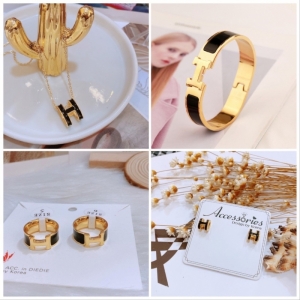 TT6681 - Set titan Hermes đen viền vàng (dây chuyền, bông tai, vòng tay, nhẫn)