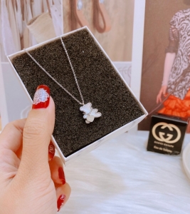TTN6686 - Dây chuyền titan gấu xà cừ tim Love (màu trắng)