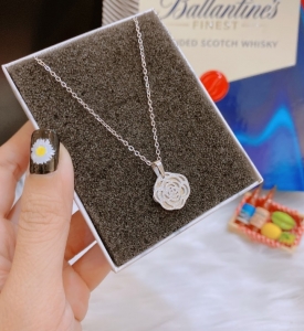 TT6919 - Dây chuyền titan hoa hồng phun cát (màu trắng)