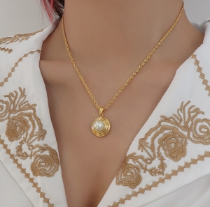 TTN6970 - Dây chuyền titan kiểu xoắn mặt trai nổi (màu vàng)