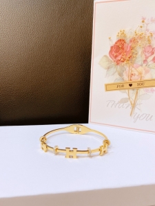 TT7057 - Vòng tay titan H xen kẽ khoen đá (màu vàng)