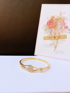 TT7059 - Vòng tay titan hoa xoáy viền xoàn (màu vàng)