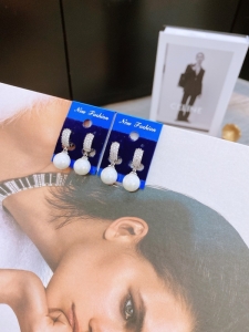 BBK25 - Khoen tròn đá hạt trai rơi xi bạch kim