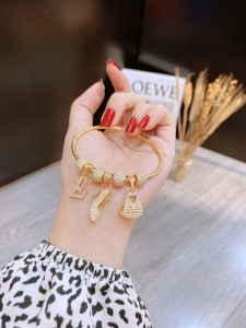 Vòng chạm xi vàng mix charm