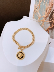 TTN7097 - Lắc tay titan xích khóa chặn Versace (màu vàng)
