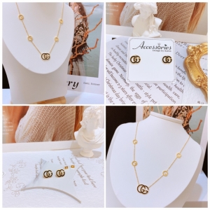 TT7113 - Set titan GC viền đen (dây chuyền, bông tai - màu vàng)