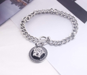 TTN7189 - Lắc tay titan xích Versace (màu trắng)
