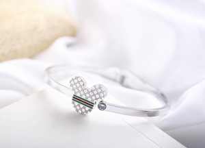 TTN7264 - Vòng tay titan mickey GC (màu trắng)