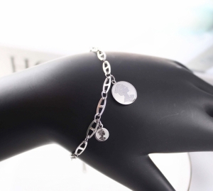 TTN7318 - Lắc tay titan đồng xu nữ hoàng (màu trắng)