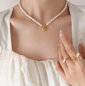 TTN7333 - Dây chuyền titan hạt trai nước ngọt khóa tim (màu vàng)