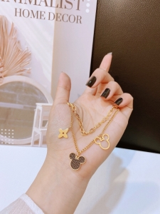 TTN7384 - Lắc tay titan xích dây đôi Mickey (màu vàng)