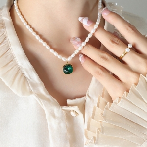 TTN7515 - Dây chuyền titan trai nước ngọt mặt đá xanh (màu vàng)