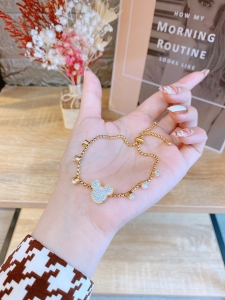 TTN7574 - Lắc tay titan dây rút mickey đính đá (màu vàng)