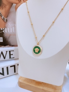 TTN7580 - Dây chuyền titan Versace xanh (màu vàng)