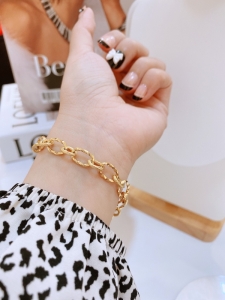 TTN7595 - Lắc tay titan xích chạm (màu vàng)