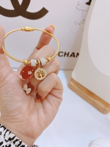 TTN7618 - Vòng tay titan khóa nam châm charm đá cây đời (màu vàng)