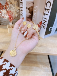 TT7752 - Set titan hoa hồng phun cát (dây chuyền, bông tai, vòng tay - màu vàng)