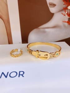TT7857 - Set titan GUCCI hoa (vòng tay, nhẫn - màu vàng)