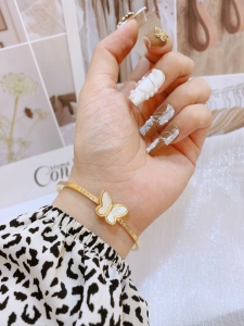 TTN7926 - Vòng tay titan mảnh bướm xà cừ form hở (màu vàng)