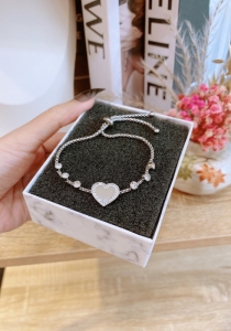 TTN7985 - Lắc tay titan dây rút tim viền đá (màu trắng)